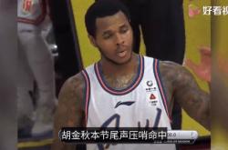 包含AC米兰场边指挥情绪激动，马竞队员怒摔水瓶的词条