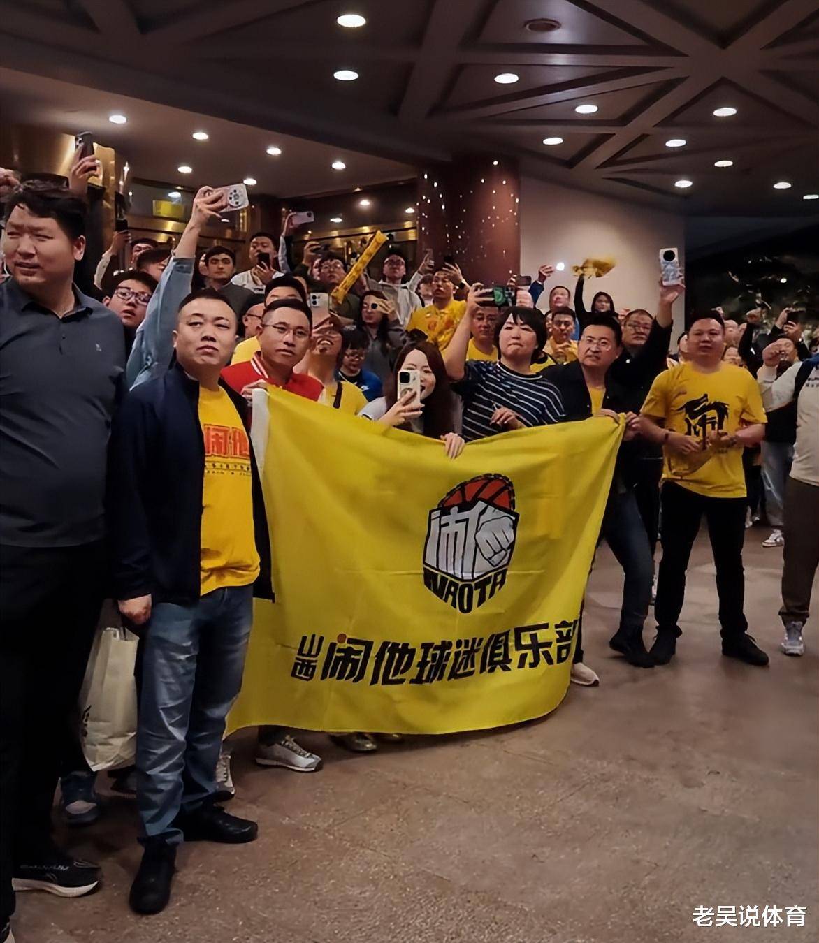精彩的比赛回放引起球迷强烈关注和讨论